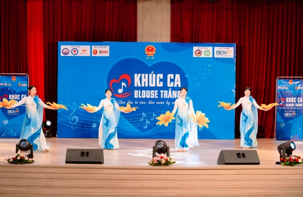 &ldquo;Kh&uacute;c ca Blouse trắng&rdquo; số đầu ti&ecirc;n: H&agrave;nh tr&igrave;nh chữa l&agrave;nh từ tr&aacute;i tim tại bệnh viện Bạch Mai - cơ sở Ninh B&igrave;nh - Ảnh 6.