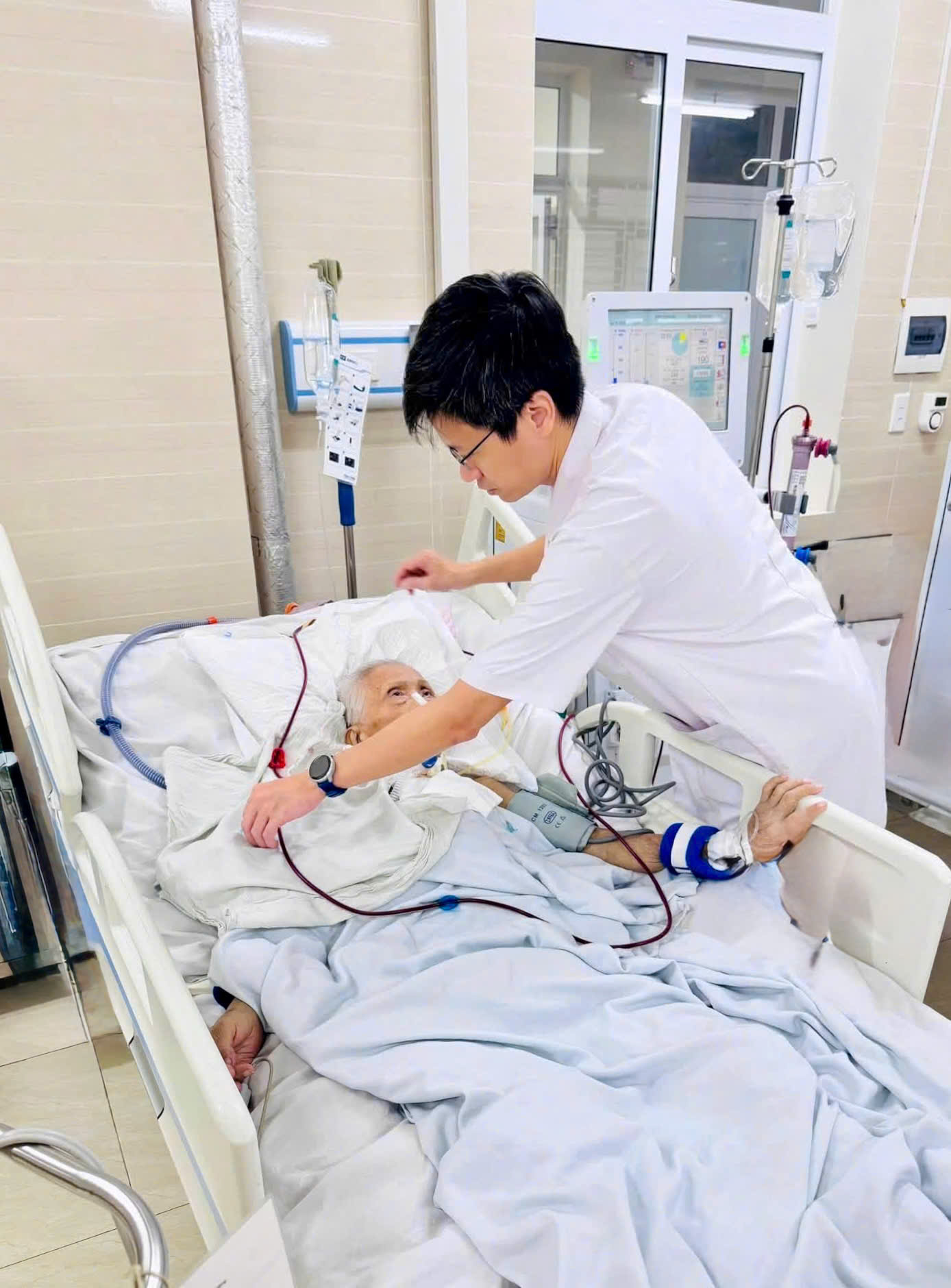Người đàn ông suy thận mạn nguy kịch sau thói quen nhiều người Việt nghĩ là 'càng ăn càng bổ' - Ảnh 1.