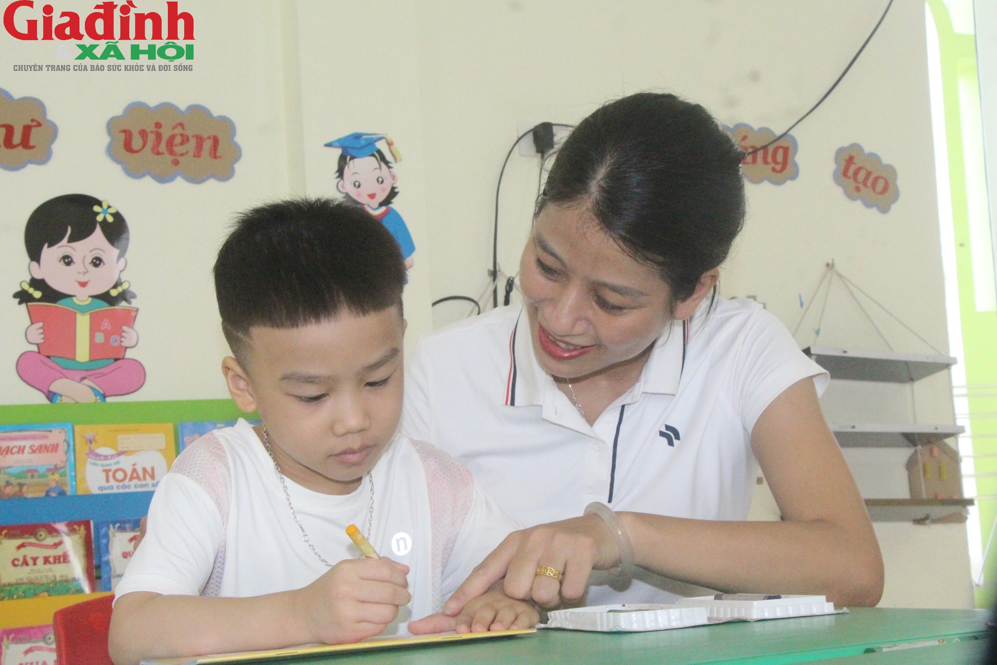 Nỗi niềm giáo viên mầm non những ngày đầu đón trẻ trở lại trường - Ảnh 11.