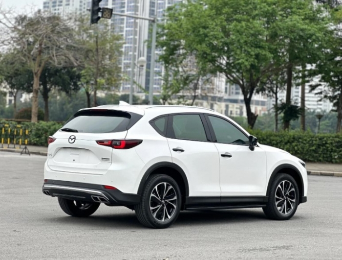 Vì sao giá lăn bánh Mazda CX-5 giảm sâu, liên tục tăng ưu đãi, SUV cỡ C rẻ như Hyundai Creta? - Ảnh 2.