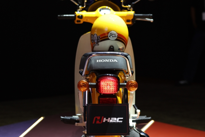 Gi&aacute; cả xe số 110cc Honda Super Cup 2026: Sự trở lại của Huyền thọai cổ điển - Ảnh 7.
