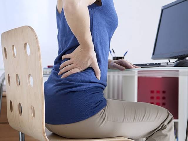 Sau tuổi 50, ngồi lâu gây hại thế nào? Cần làm gì để giảm nguy cơ bệnh tim, đột quỵ - Ảnh 1.