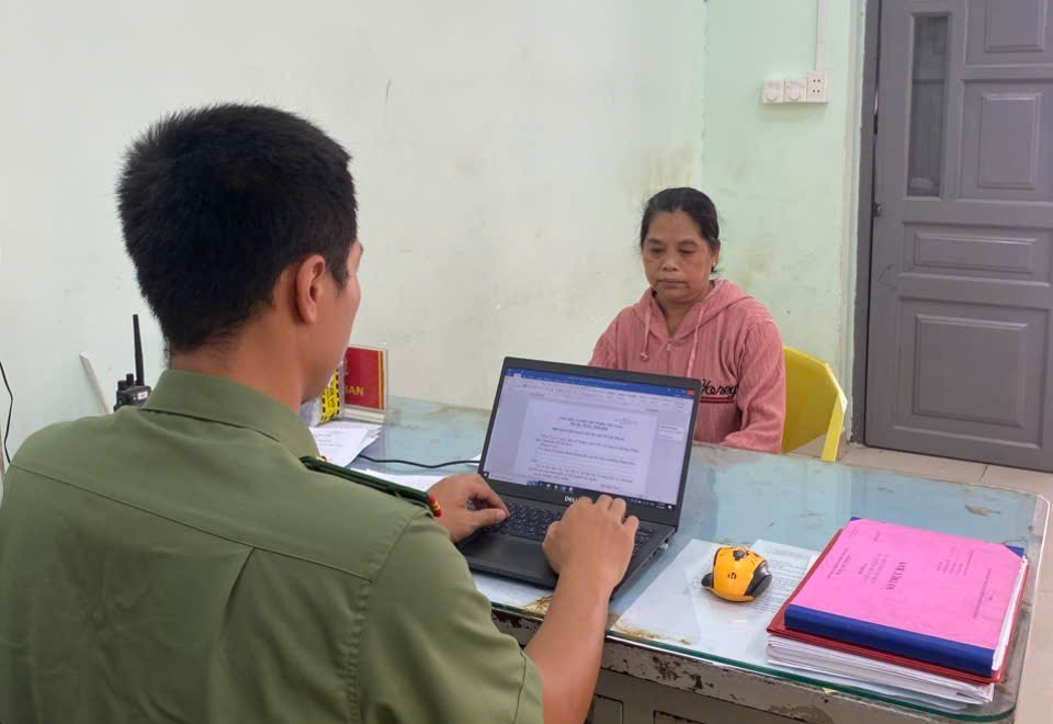 Gi&aacute;o vi&ecirc;n Trường Mầm non L&aacute; Xanh khai g&igrave; về h&agrave;nh vi bắn d&acirc;y thun v&agrave;o hai trẻ?- Ảnh 2.