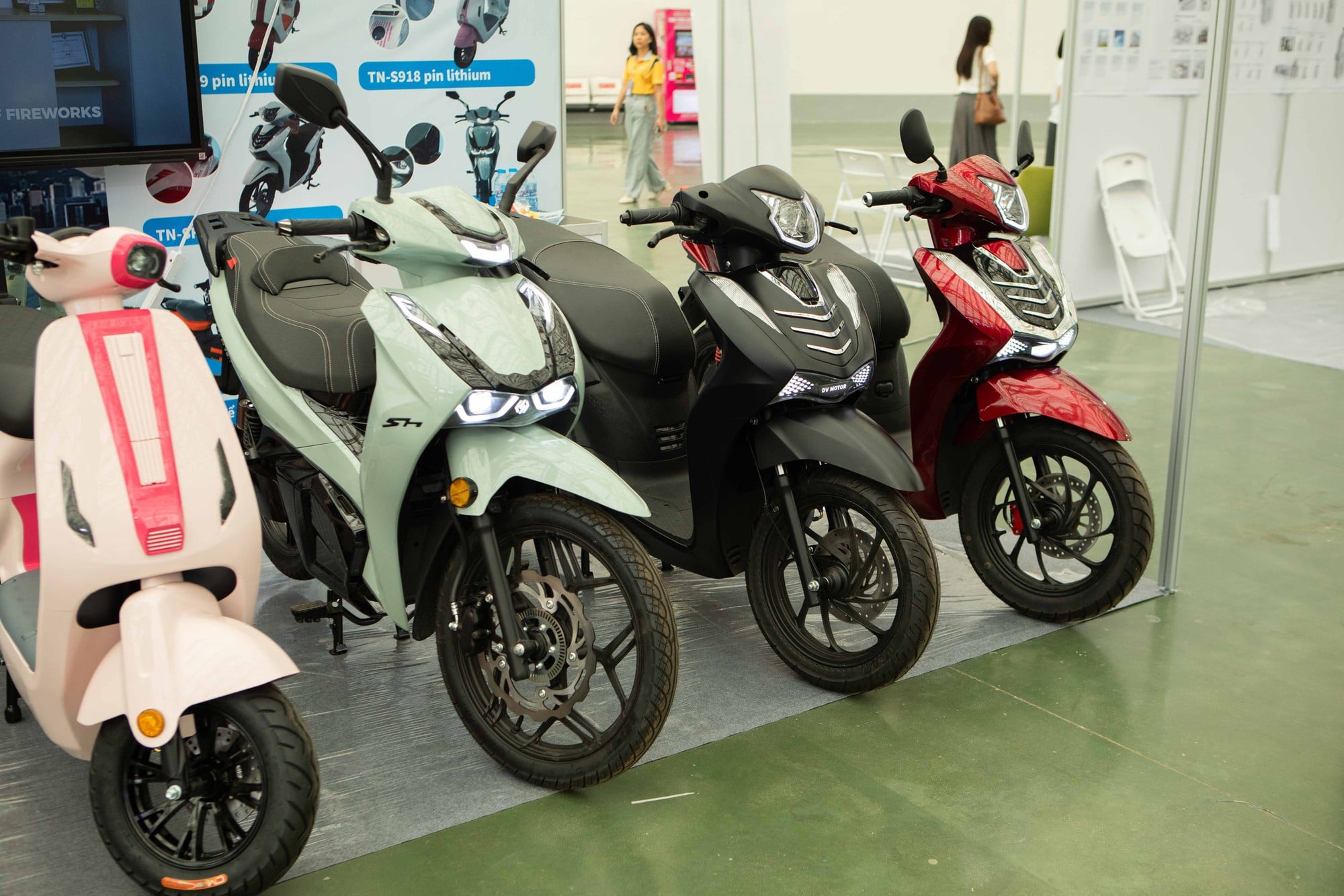 Xuất hiện xe máy điện được ví như SH tại Việt Nam có phanh ABS, khóa NFC, pin Li-ion, giá nhỉnh 30 triệu đồng - Ảnh 2.