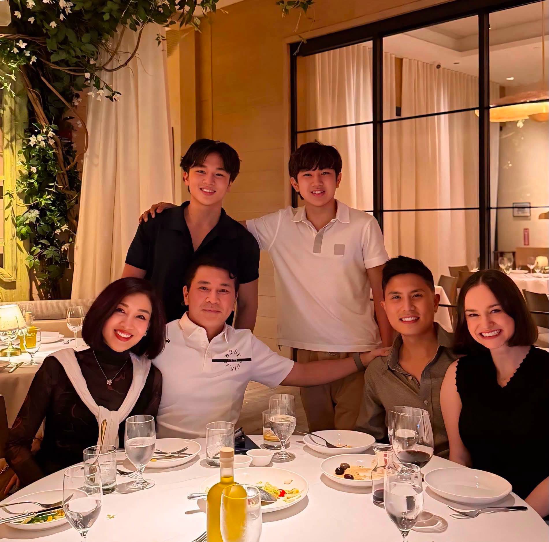 Hoa kh&ocirc;i Thu Hương chia sẻ về gia đ&igrave;nh kh&ocirc;ng c&oacute; kh&aacute;i niệm con ri&ecirc;ng con chung - Ảnh 5.