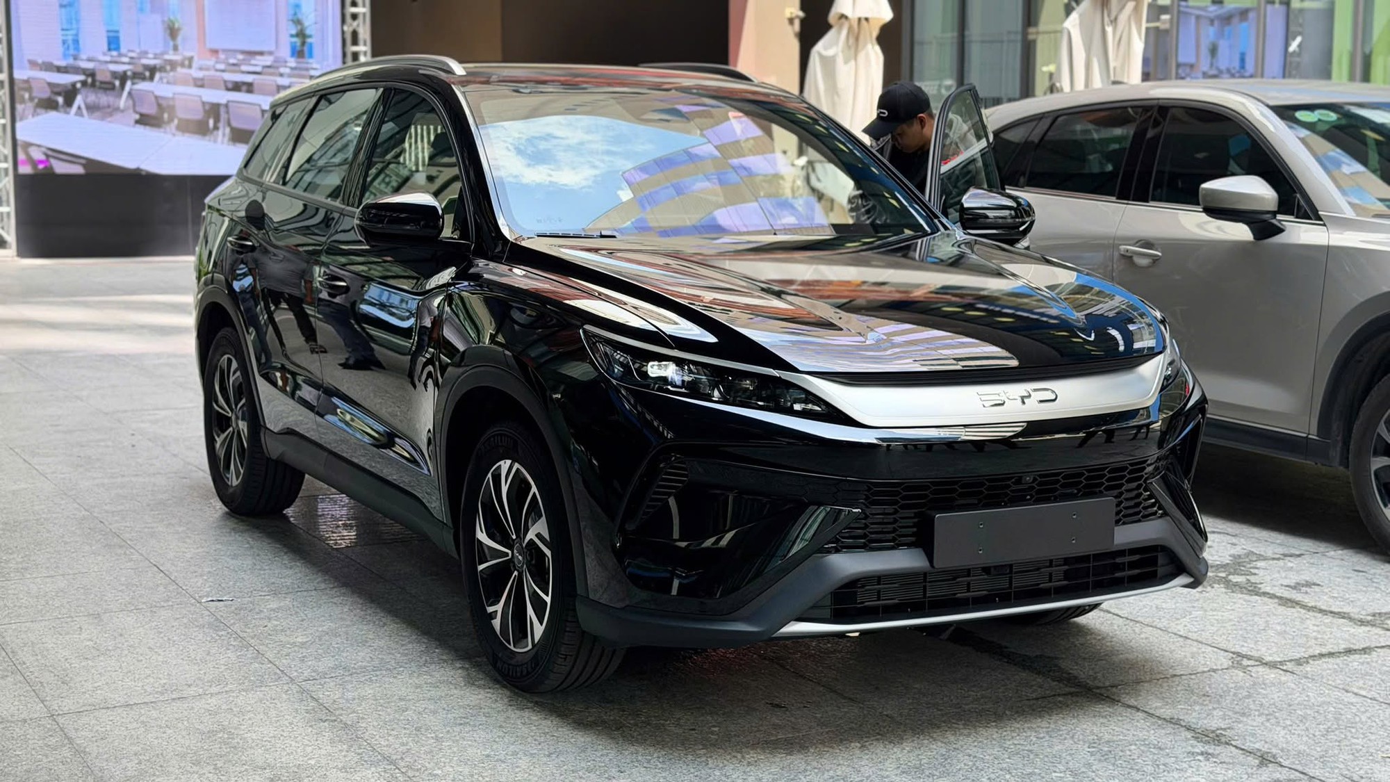 Ngang cỡ Mazda CX-5, SUV cỡ C gi&aacute; 700 triệu đồng động cơ plug-in hybrid xuất hiện tại Việt Nam c&oacute; g&igrave; đặc biệt? - Ảnh 2.