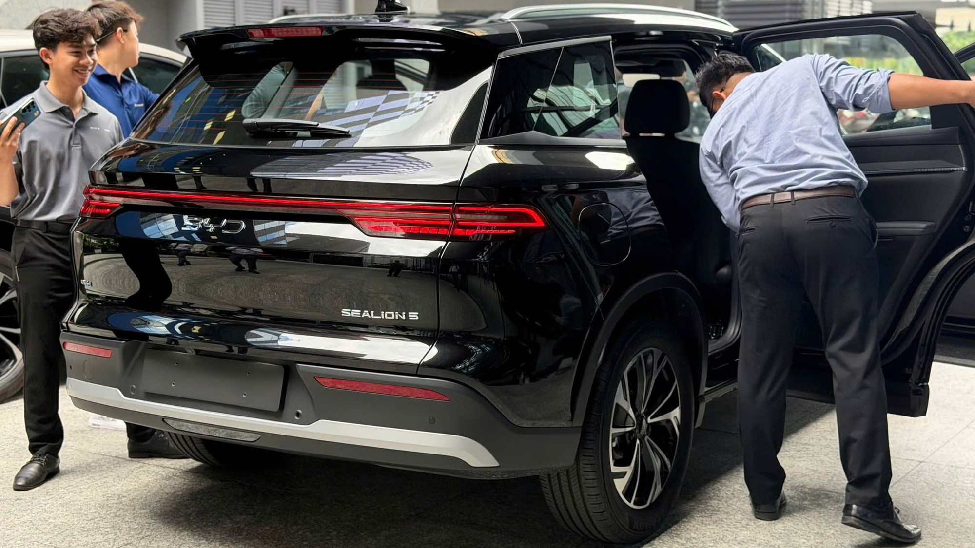 Ngang cỡ Mazda CX-5, SUV cỡ C gi&aacute; 700 triệu đồng động cơ plug-in hybrid xuất hiện tại Việt Nam c&oacute; g&igrave; đặc biệt? - Ảnh 3.