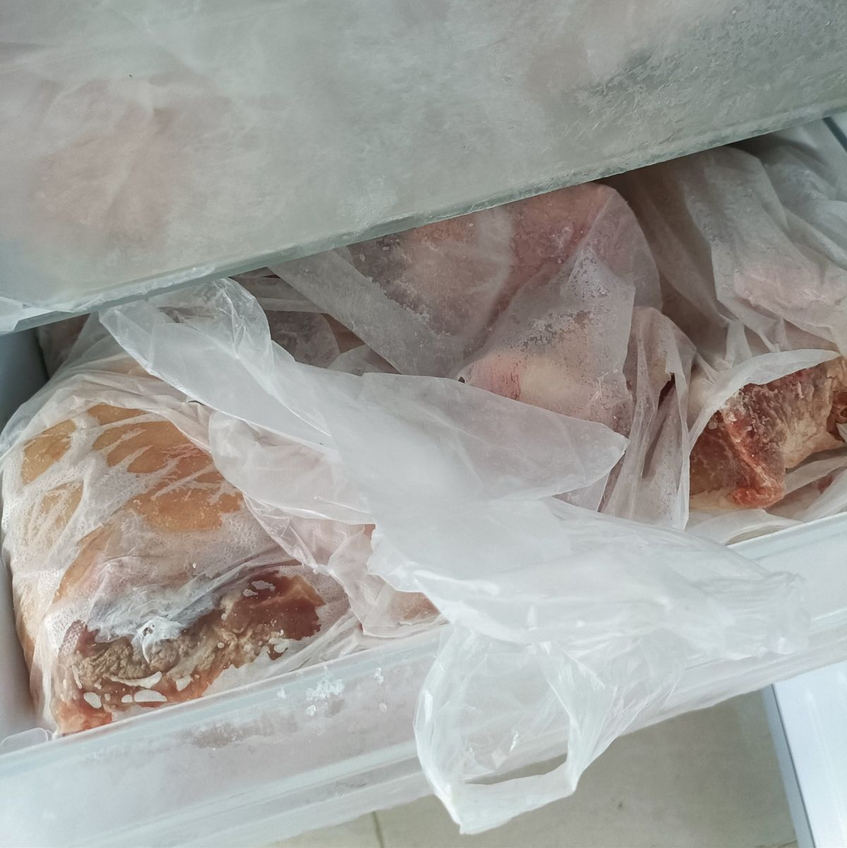 5 món trữ lâu trong tủ lạnh dễ sinh độc tố, hại nội tạng - Ảnh 5.