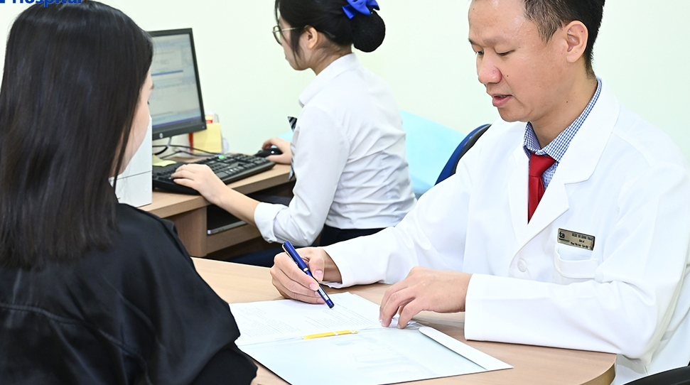Đau bụng tưởng bệnh dạ dày, người phụ nữ 31 tuổi bất ngờ phát hiện viêm ruột thừa - Ảnh 1.