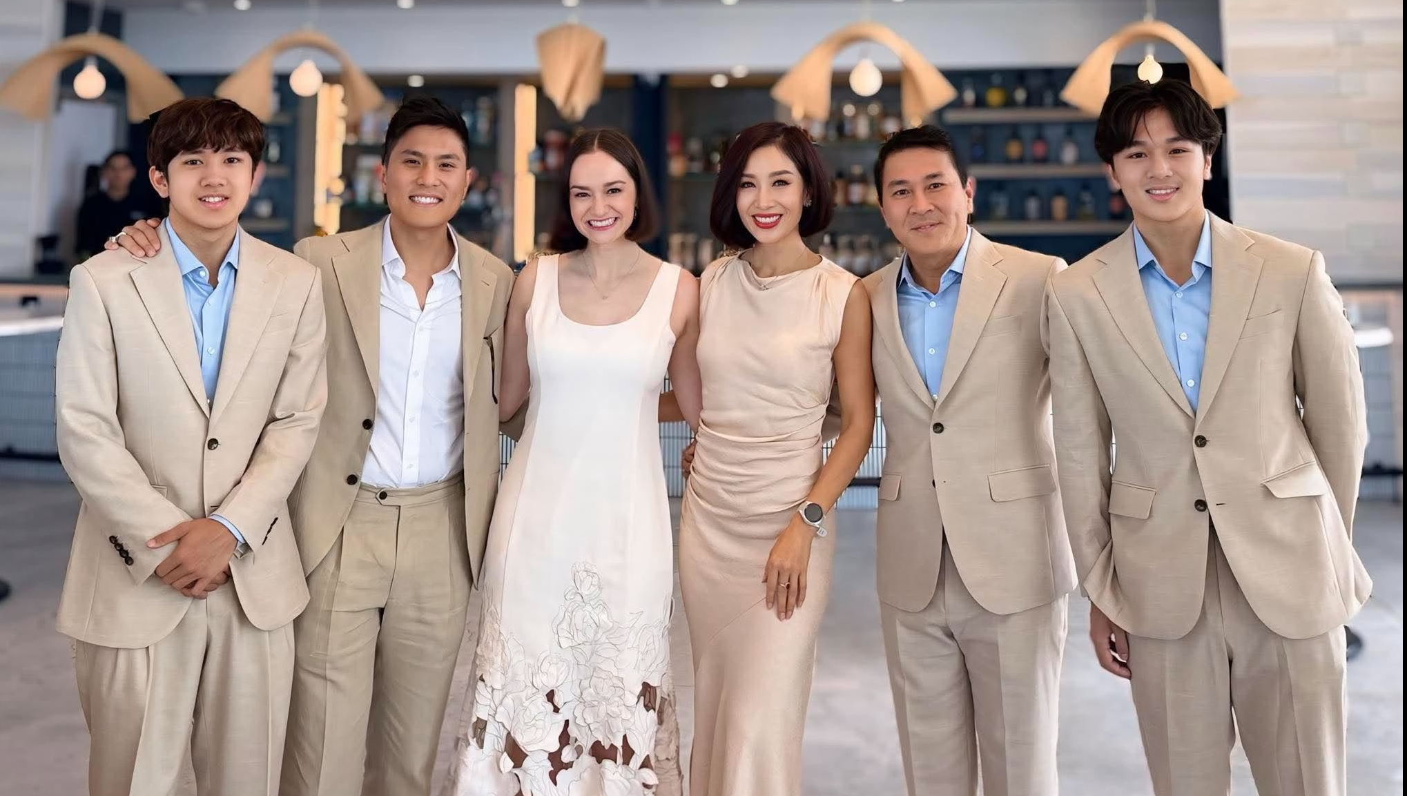 Hoa kh&ocirc;i Thu Hương chia sẻ về gia đ&igrave;nh kh&ocirc;ng c&oacute; kh&aacute;i niệm con ri&ecirc;ng con chung - Ảnh 1.