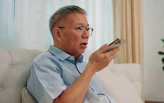 Về gi&agrave; sức khỏe suy giảm, n&ecirc;n giao lương hưu cho con trai hay con d&acirc;u? - Ảnh 4.