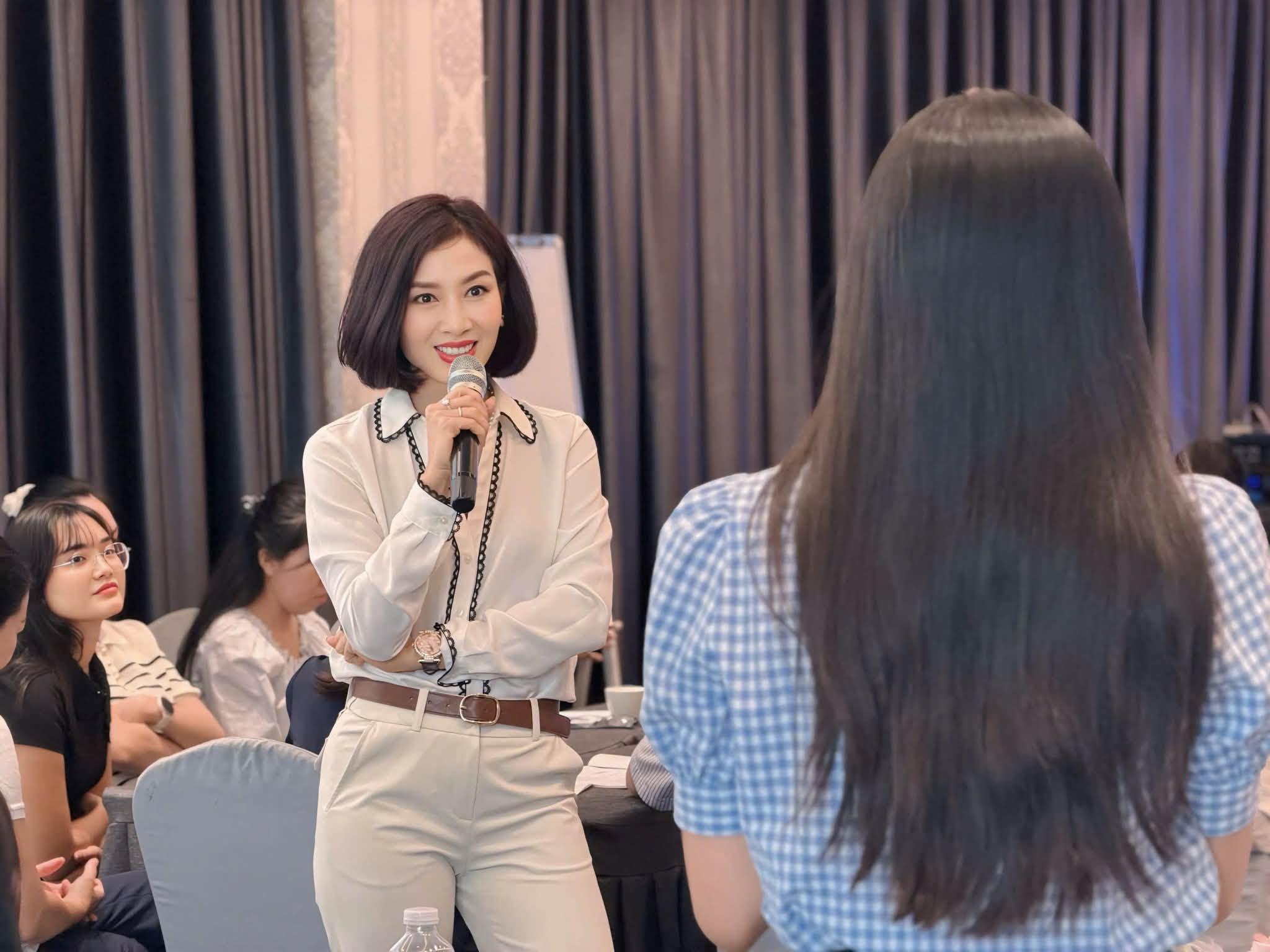 Tuổi 47 của Hoa kh&ocirc;i Thu Hương: Cuộc sống vi&ecirc;n m&atilde;n v&agrave; đam m&ecirc; nghi&ecirc;n cứu - Ảnh 9.