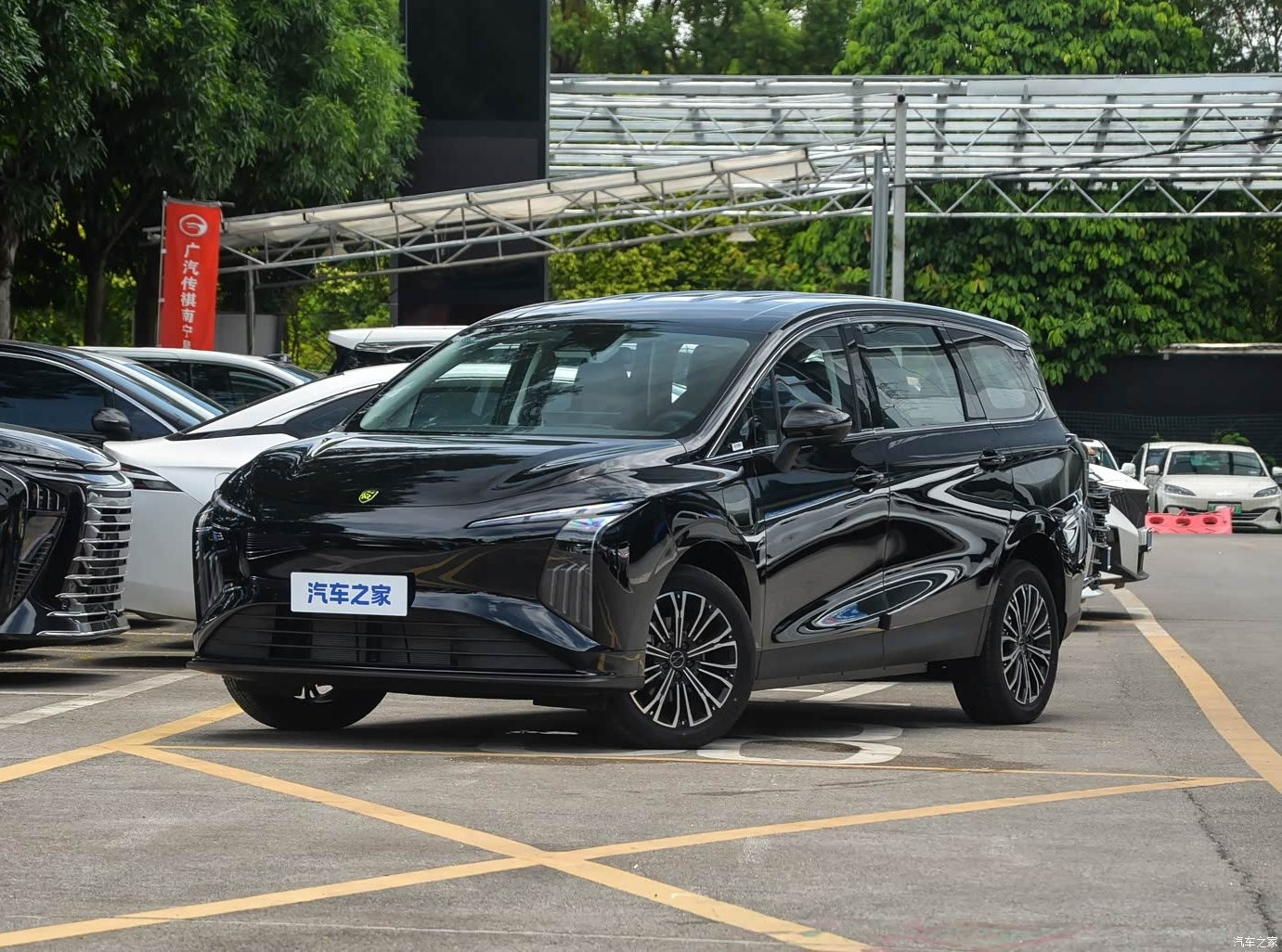 Rộng ngang Toyota Innova, MPV 6 chỗ giá 345 triệu đồng công suất 184 mã lực, phạm vi hoạt động 510km - Ảnh 1.