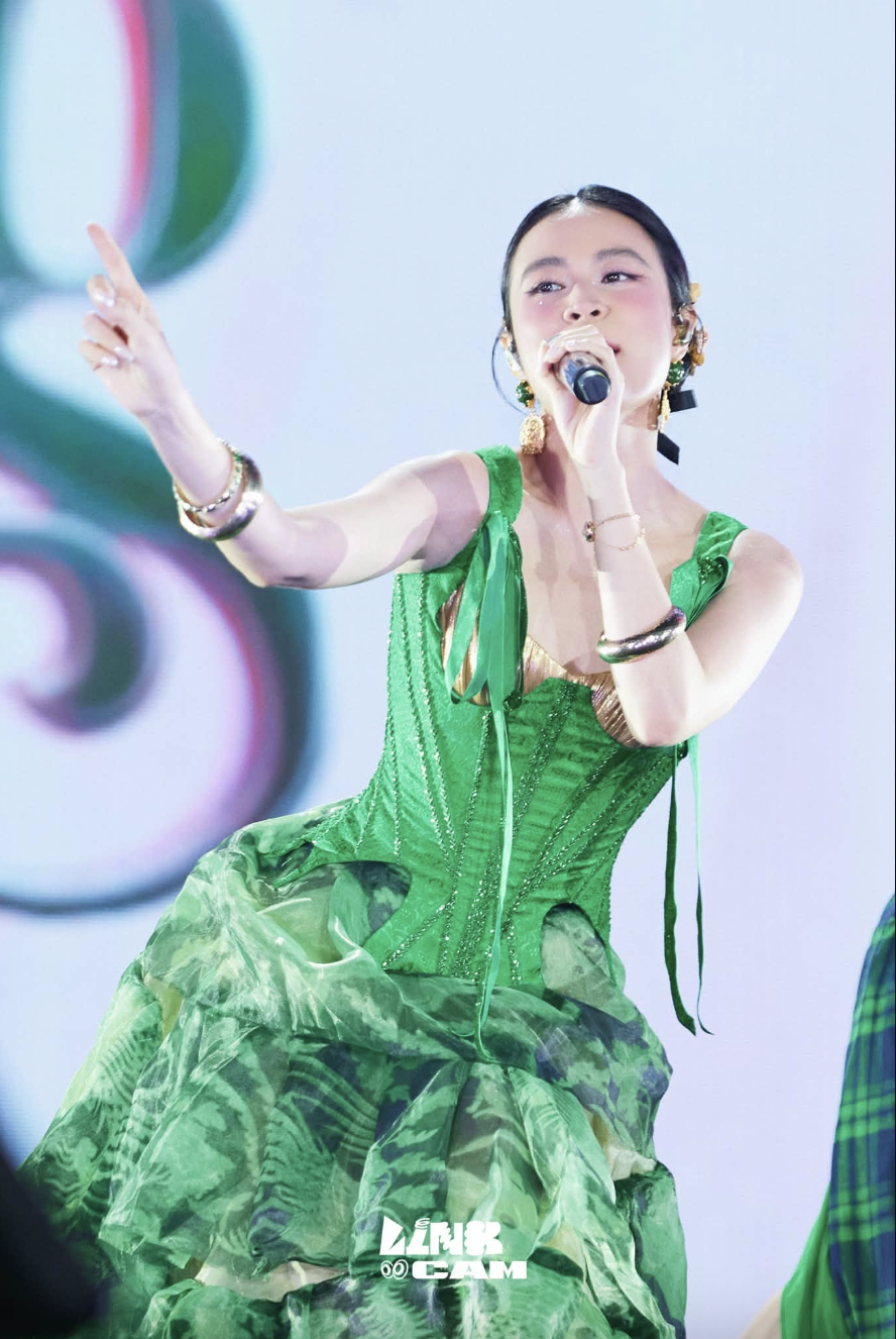 Kh&ocirc;ng tin nổi vẻ đẹp Ho&agrave;ng Th&ugrave;y Linh ở tuổi 38 trong sự kiện &acirc;m nhạc - Ảnh 1.