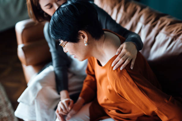 V&igrave; sao chăm s&oacute;c cha mẹ gi&agrave; kh&oacute; hơn chăm trẻ nhỏ: Người trong cuộc mới hiểu nỗi niềm n&agrave;y! - Ảnh 1.