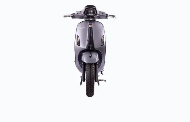 L&aacute;i xe m&aacute;y điện gi&aacute; 20 triệu đồng, cốp 21 l&iacute;t, đi tới 200km/lần sạc - Ảnh 1.