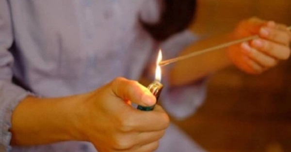 Có nên thắp hương hàng ngày không, nên thắp vào giờ nào và lưu ý gì khi thắp hương để gia đạo được bình an - Ảnh 2.