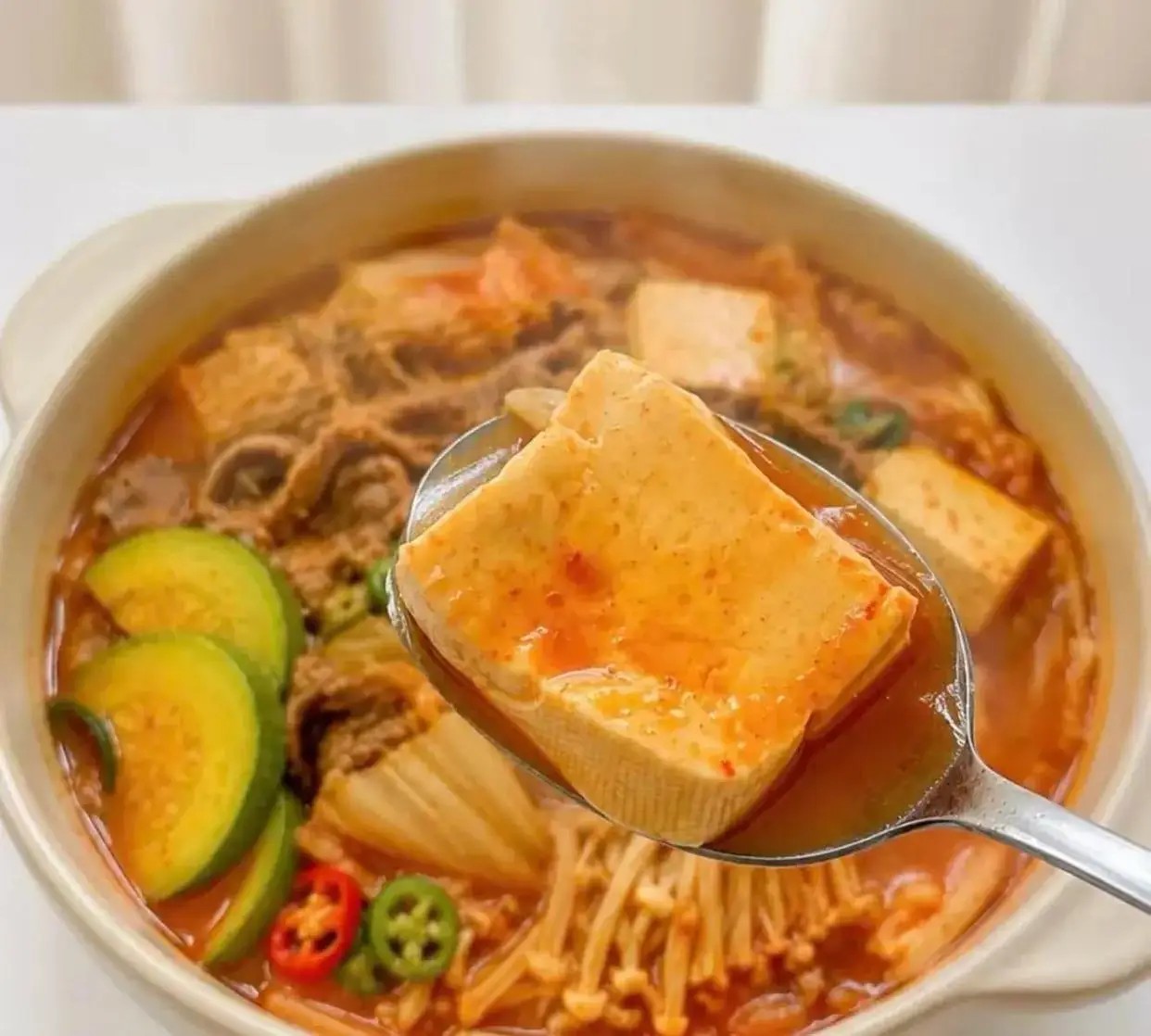 Cả nh&agrave; t&ocirc;i đều "m&ecirc; mẩn" m&oacute;n canh n&agrave;y, đến nỗi h&uacute;p sạch kh&ocirc;ng c&ograve;n một giọt nước- Ảnh 4.