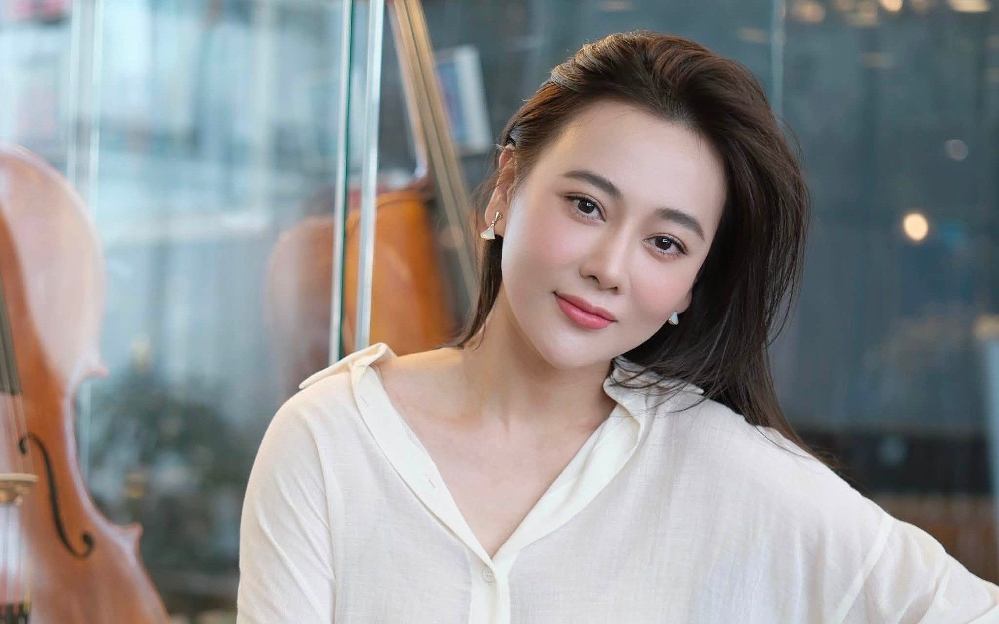 Con trai Phương Oanh chững chạc ở tuổi lên 2 - Ảnh 1.