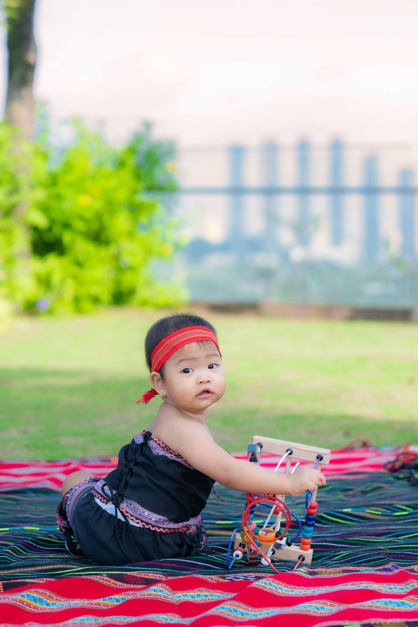 Khoảnh khắc đ&aacute;ng y&ecirc;u của con g&aacute;i H'Hen Ni&ecirc; tr&ograve;n 1 tuổi tại Đắk Lắk - Ảnh 11.