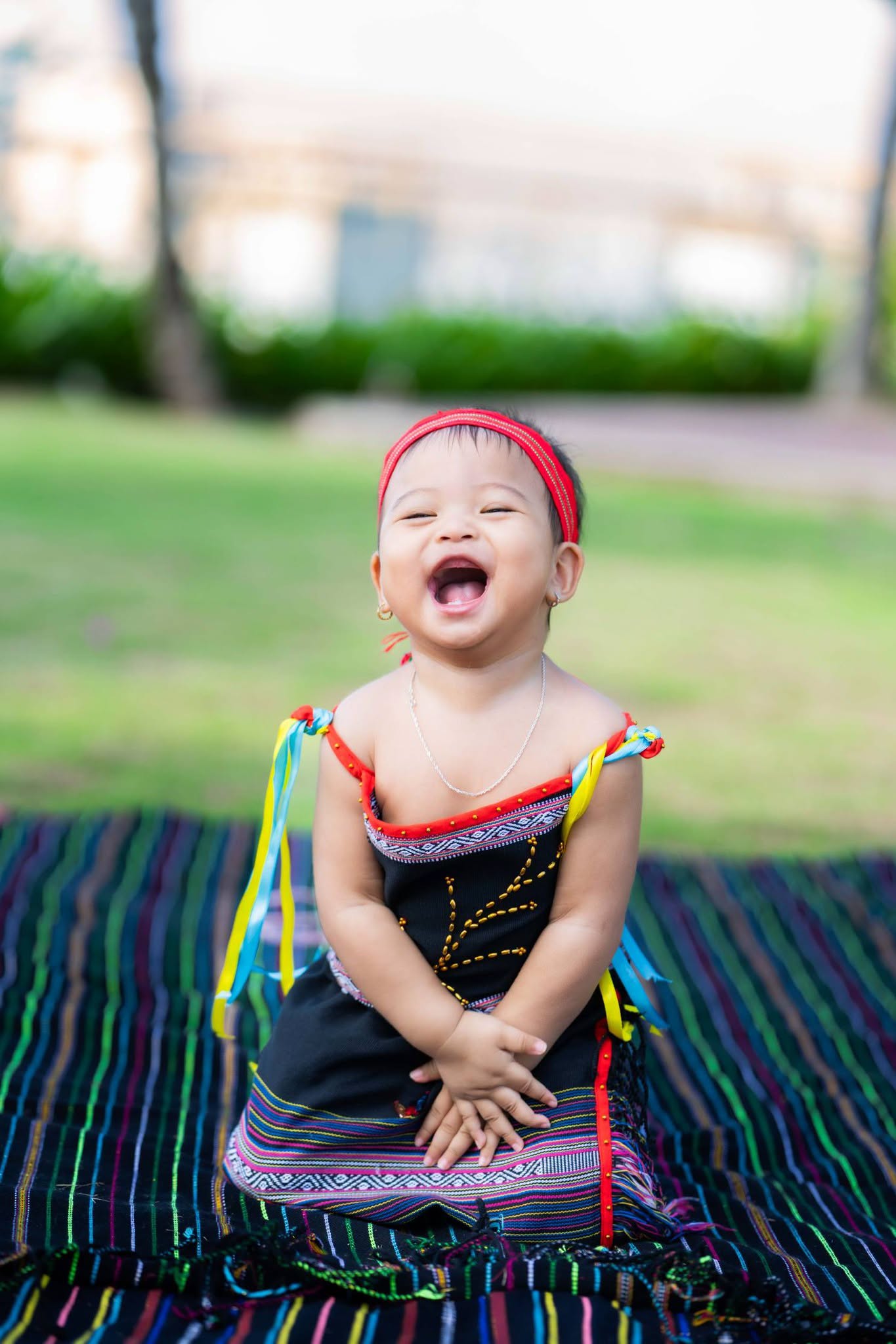 Khoảnh khắc đ&aacute;ng y&ecirc;u của con g&aacute;i H'Hen Ni&ecirc; tr&ograve;n 1 tuổi tại Đắk Lắk - Ảnh 9.