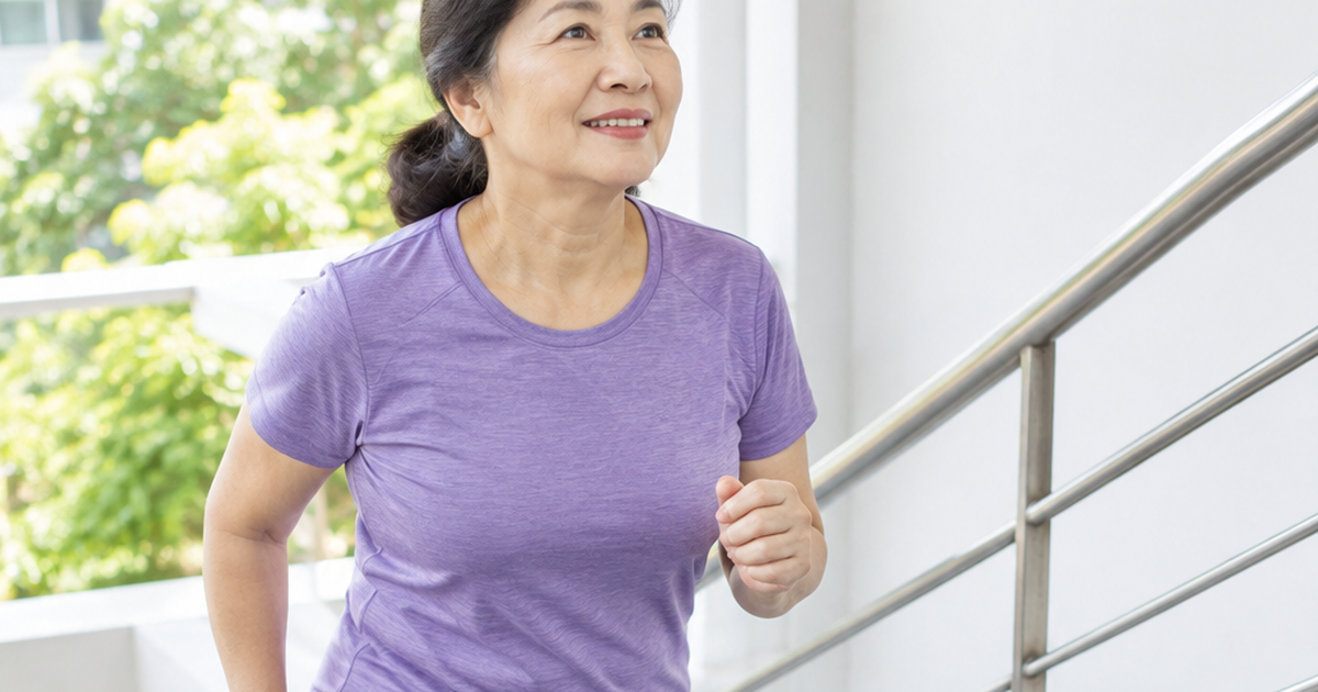 Dinh dưỡng sau tuổi 50: 7 thực phẩm n&ecirc;n ăn v&agrave; 9 nh&oacute;m cần hạn chế - Ảnh 1.