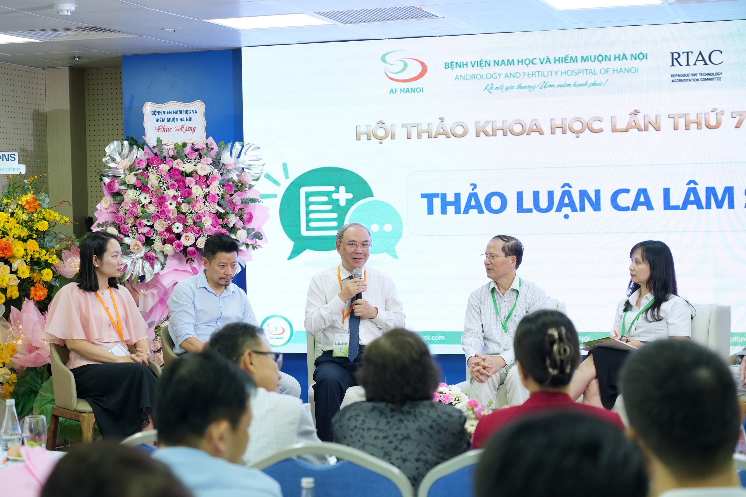 Ứng dụng di truyền học giúp các gia đình hiếm muộn đón con khỏe mạnh 1 Nâng cao giá trị ứng dụng di truyền trong thực hành lâm sàng: Chiến lược toàn diện từ phôi đến thai kỳ an toàn - Ảnh 1.
