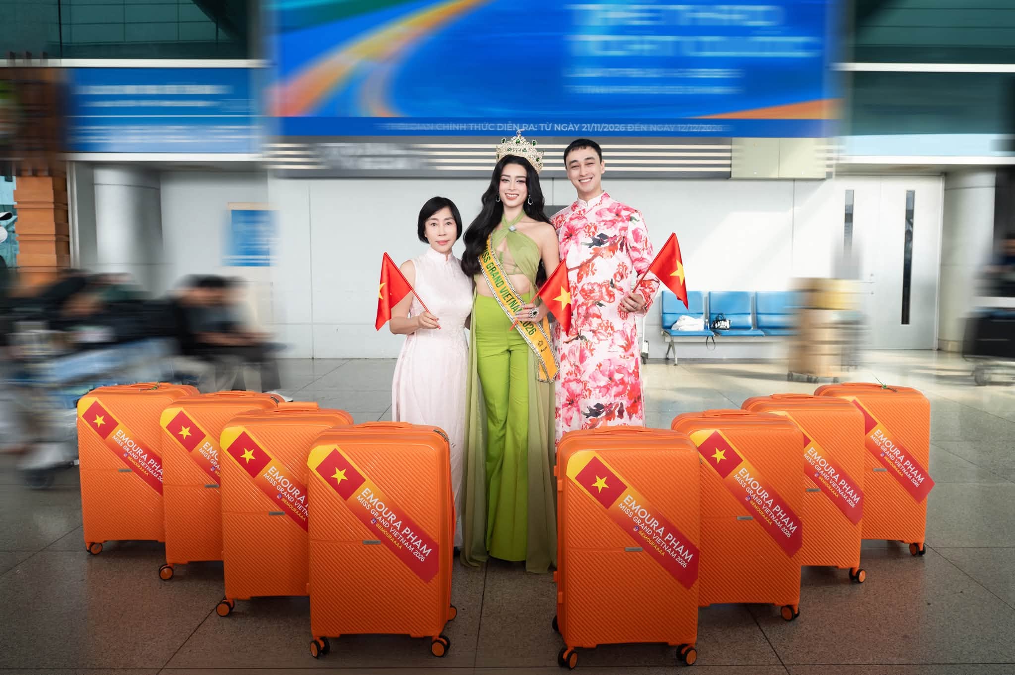 Tin sao 18/9: Kh&aacute;nh Thi - Phan Hiển ngọt ng&agrave;o b&ecirc;n Cầu H&ocirc;n, Chi Pu đọ sắc c&ugrave;ng Nguyễn Cao Kỳ Duy&ecirc;n - Ảnh 2.