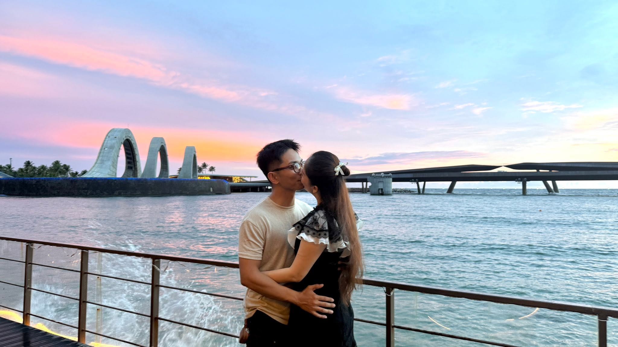 Tin sao 18/9: Kh&aacute;nh Thi - Phan Hiển ngọt ng&agrave;o b&ecirc;n Cầu H&ocirc;n, Chi Pu đọ sắc c&ugrave;ng Nguyễn Cao Kỳ Duy&ecirc;n - Ảnh 7.