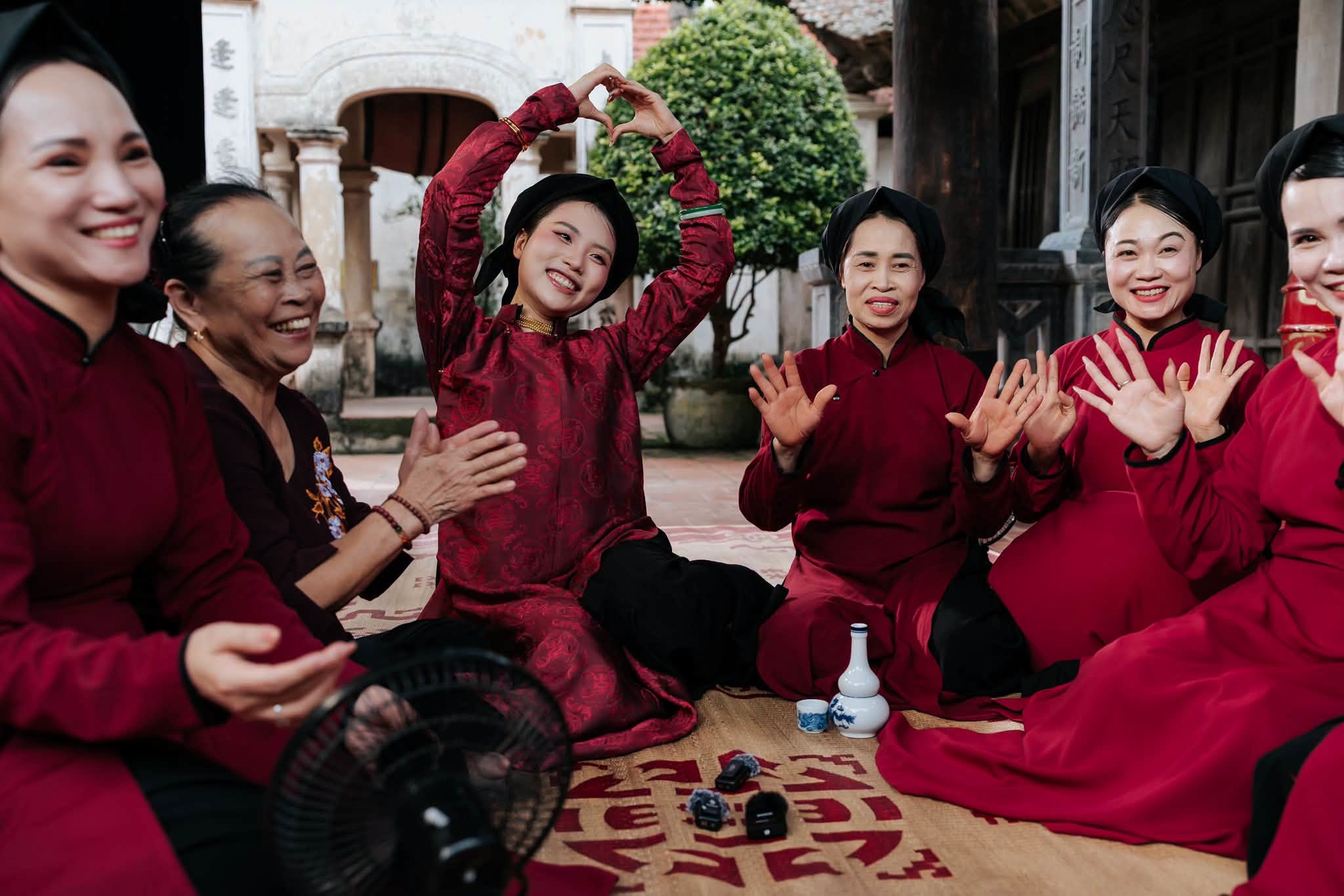 Tin sao 18/9: Kh&aacute;nh Thi - Phan Hiển ngọt ng&agrave;o b&ecirc;n Cầu H&ocirc;n, Chi Pu đọ sắc c&ugrave;ng Nguyễn Cao Kỳ Duy&ecirc;n - Ảnh 3.