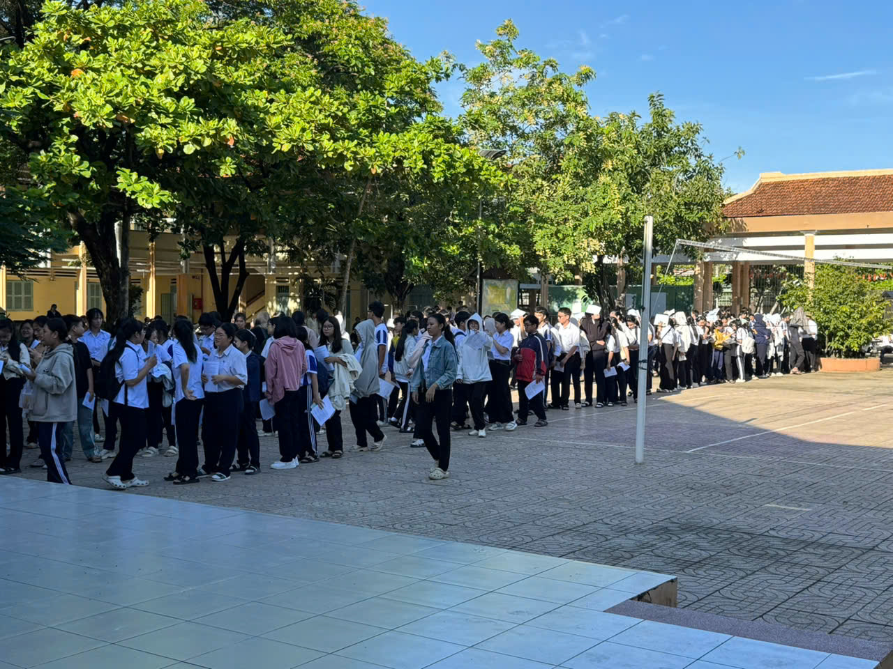 H&agrave;ng ngh&igrave;n học sinh ở Kh&aacute;nh H&ograve;a được kh&aacute;m miễn ph&iacute; bệnh tan m&aacute;u bẩm sinh- Ảnh 1.