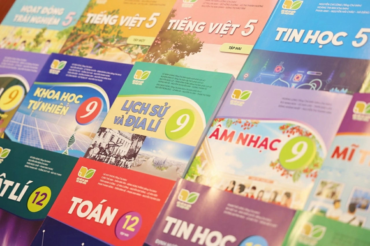 Thủ tướng y&ecirc;u cầu cung ứng đủ s&aacute;ch gi&aacute;o khoa trước 22/9- Ảnh 1.