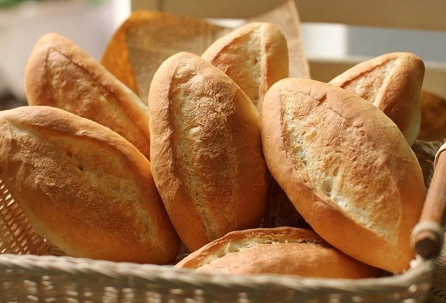 Loại b&aacute;nh m&igrave; n&agrave;o ph&ugrave; hợp với người đau dạ d&agrave;y v&agrave; c&aacute;ch ăn chuẩn - Ảnh 1.