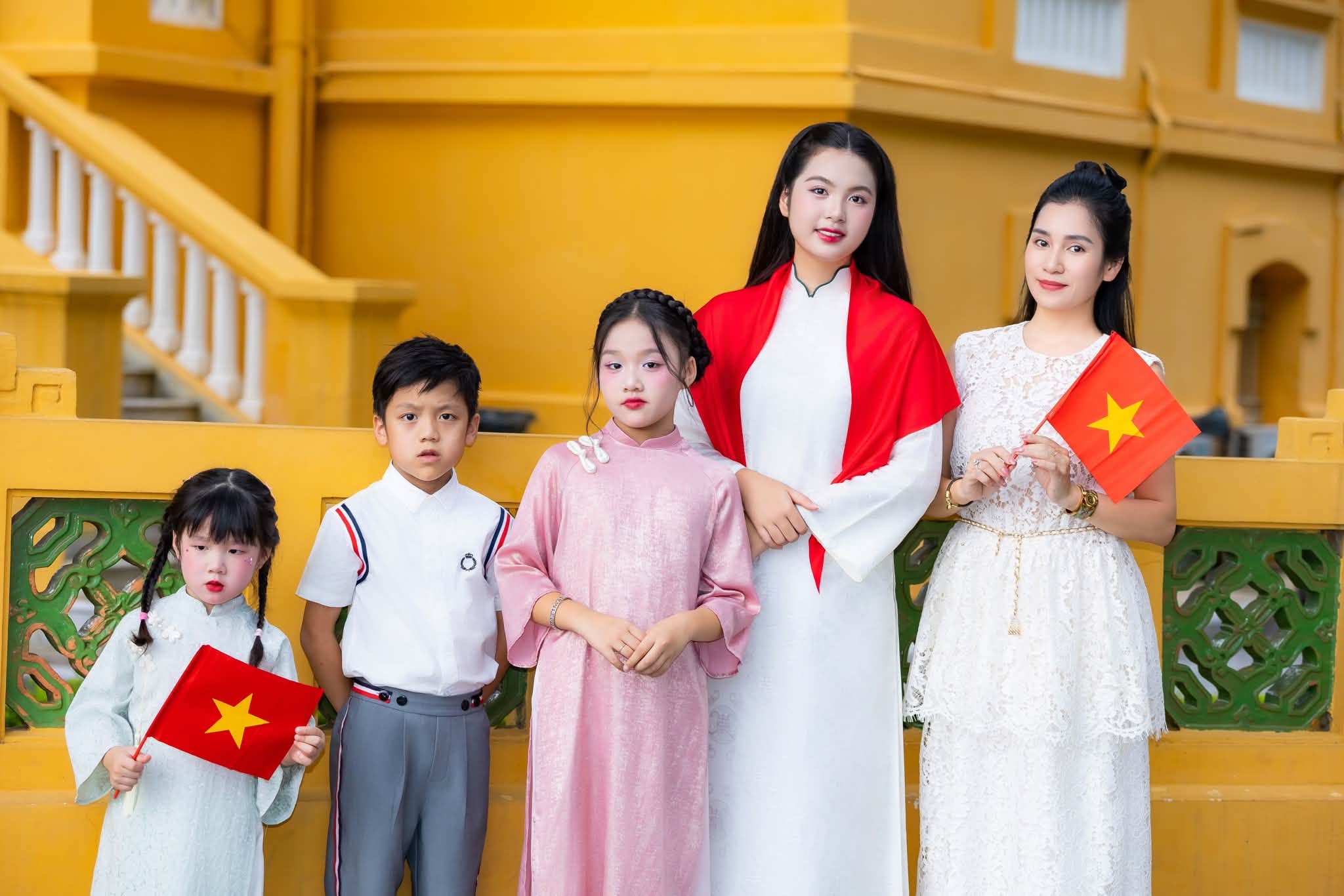 H'Hen Ni&ecirc; , MC Thanh Mai v&agrave; sao Việt c&ugrave;ng ch&agrave;o mừng Quốc kh&aacute;nh 2 / 9 - Ảnh 4.