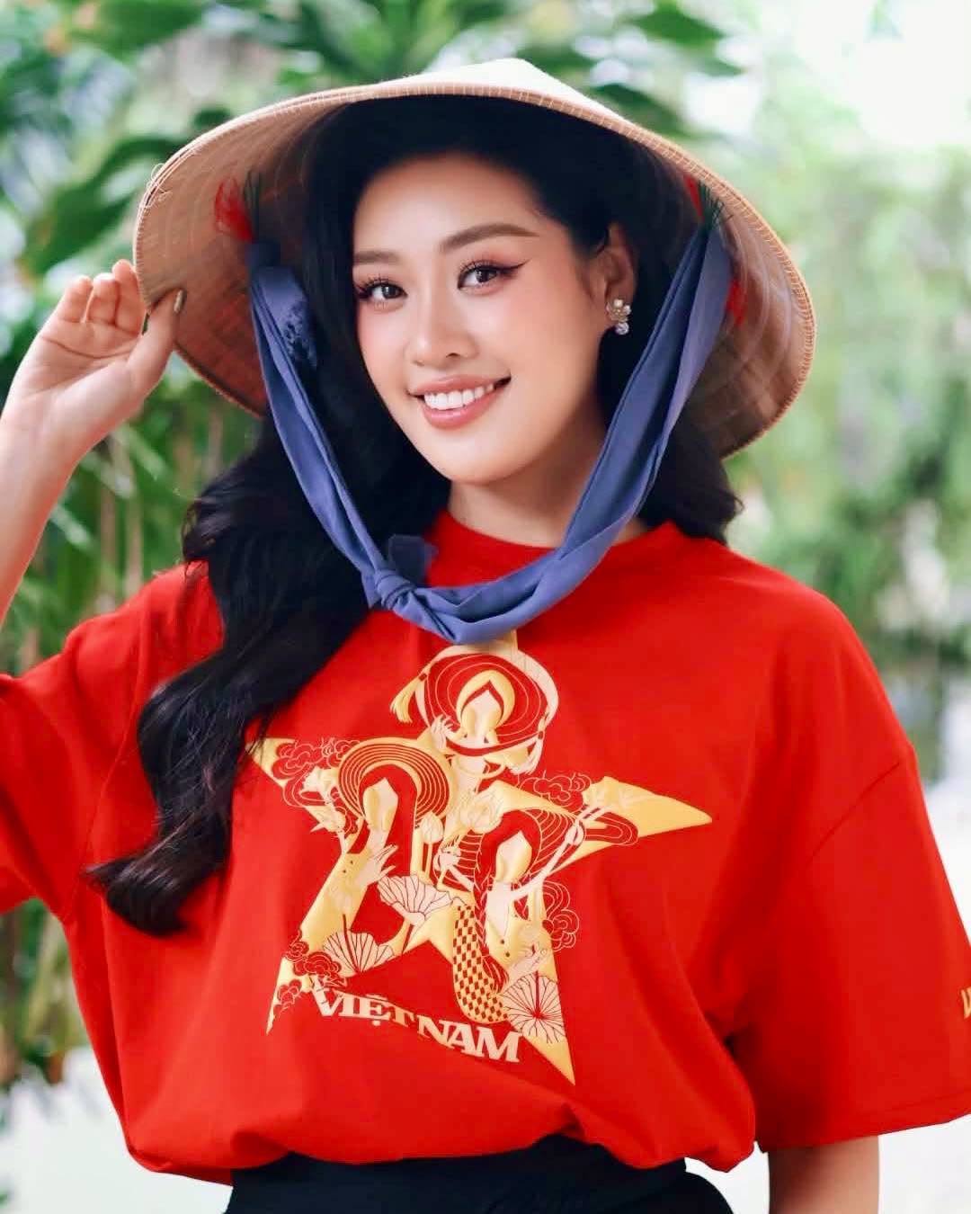 H'Hen Ni&ecirc; , MC Thanh Mai v&agrave; sao Việt c&ugrave;ng ch&agrave;o mừng Quốc kh&aacute;nh 2 / 9 - Ảnh 10.