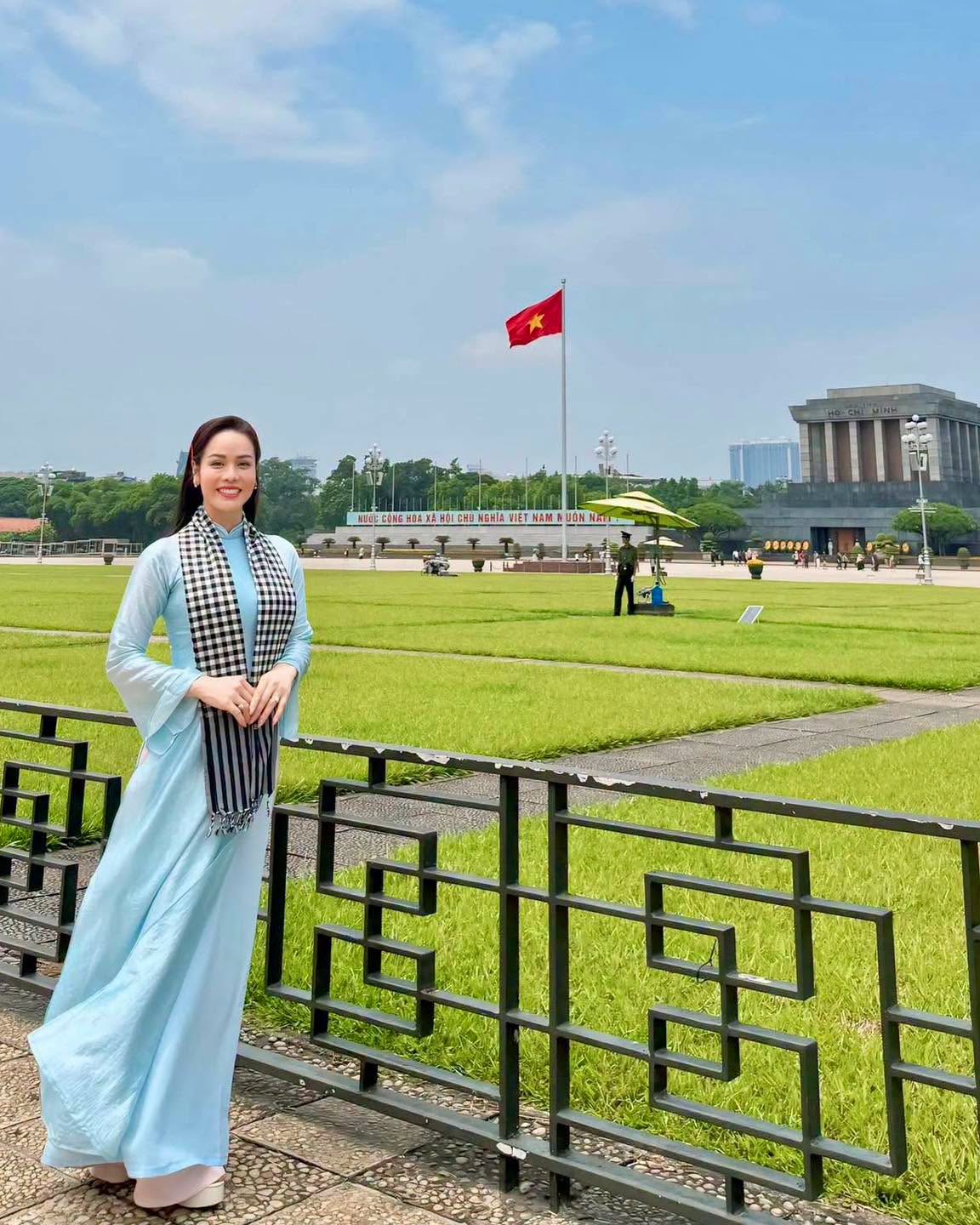 H'Hen Ni&ecirc; , MC Thanh Mai v&agrave; sao Việt c&ugrave;ng ch&agrave;o mừng Quốc kh&aacute;nh 2 / 9 - Ảnh 11.