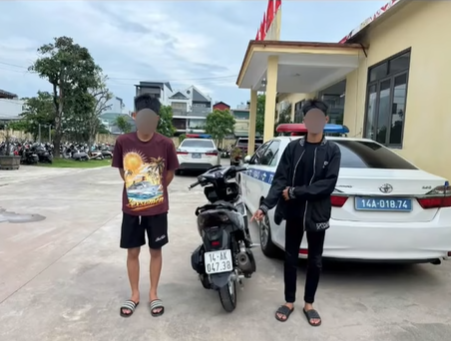 Tịch thu xe của thanh ni&ecirc;n 17 tuổi th&iacute;ch thể hiện &ldquo;bốc đầu&rdquo; xe đăng mạng - Ảnh 1.