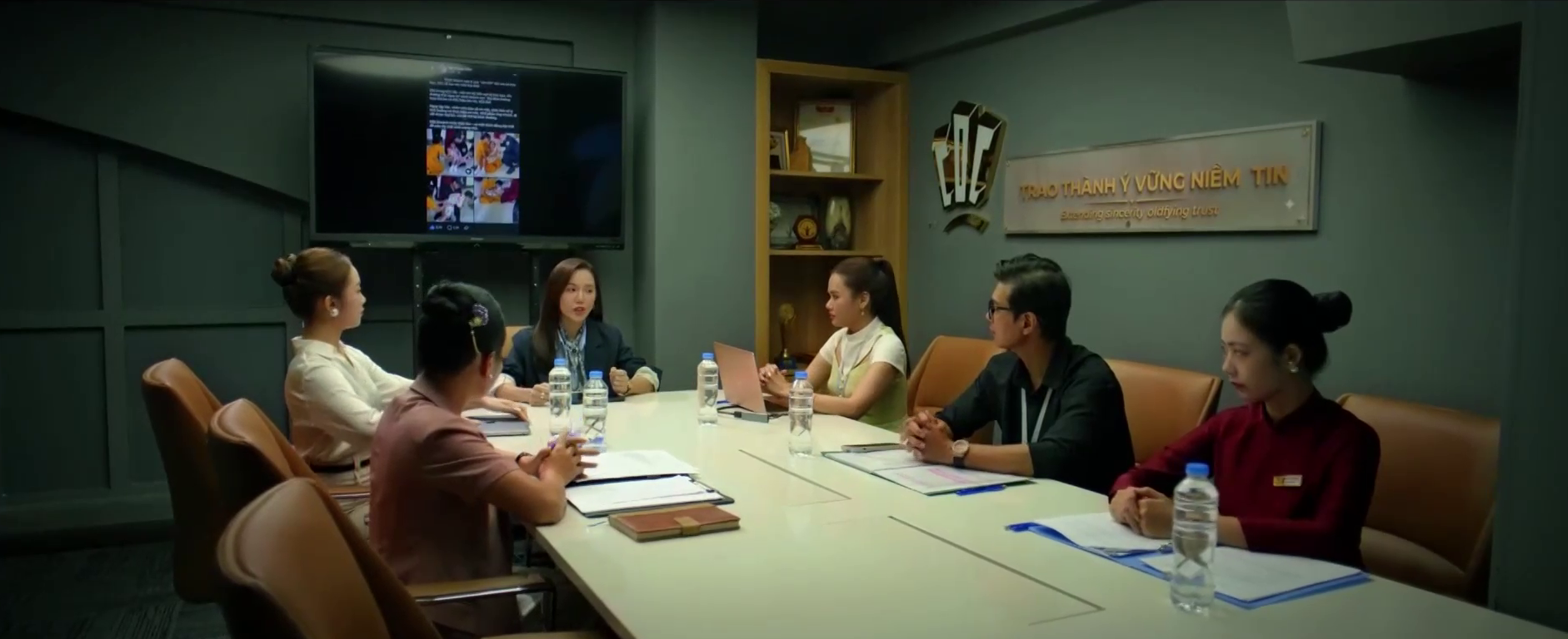 M&ugrave;a h&egrave; năm ấy - Tập 12: L&yacute; do Kh&aacute;nh - Long từ th&ugrave; th&agrave;nh bạn - Ảnh 3.