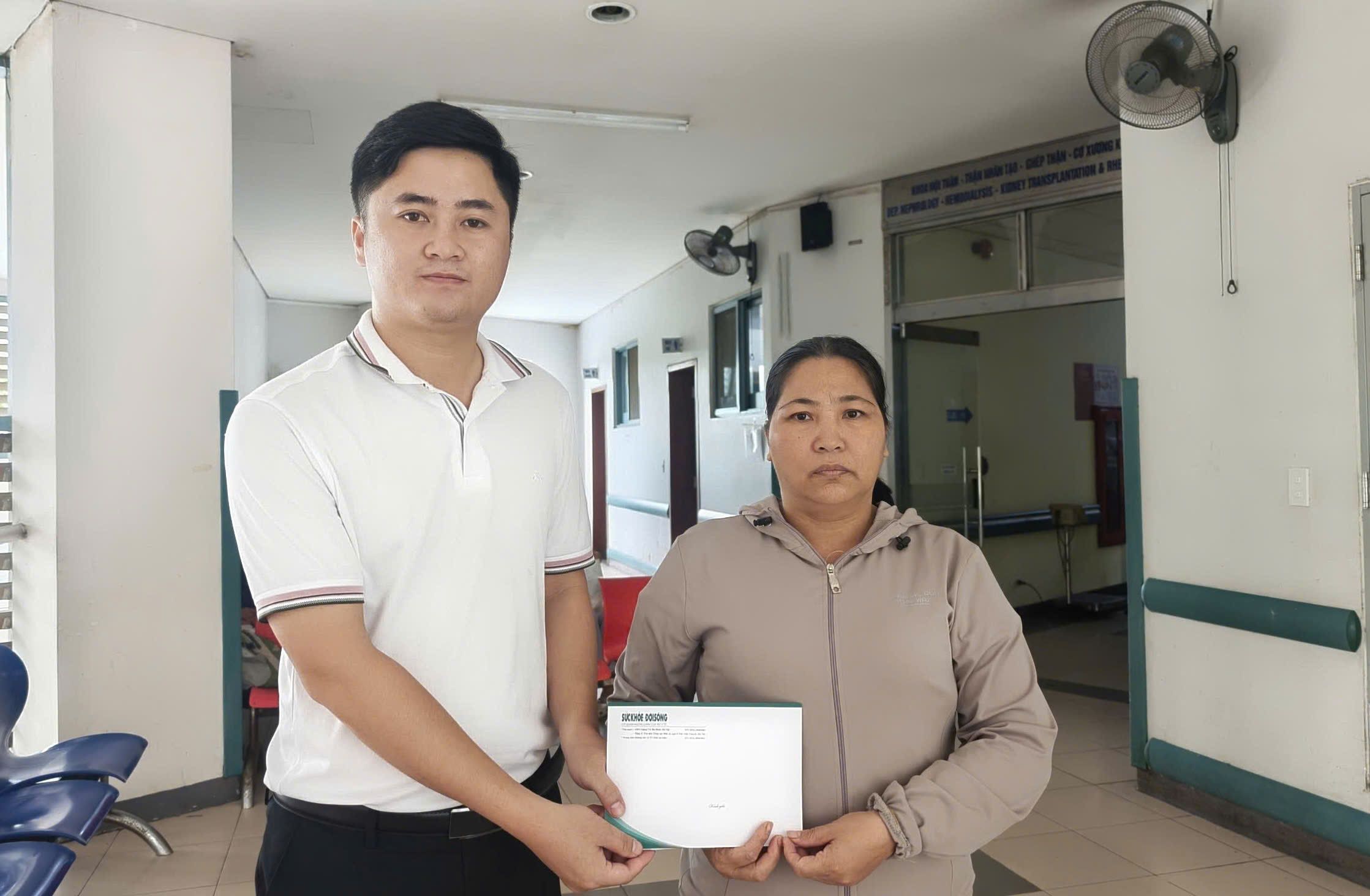 Bạn đọc B&aacute;o Sức khỏe v&agrave; Đời sống tiếp sức ho&agrave;n cảnh kh&oacute; khăn ở Huế - Ảnh 1.