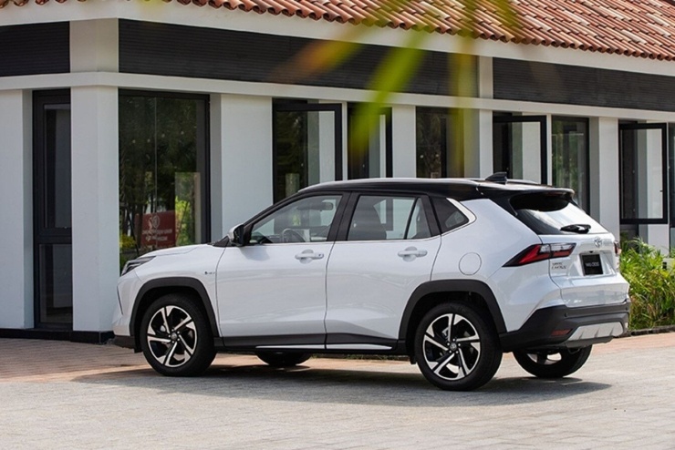 &Ocirc; t&ocirc; hybrid giảm gi&aacute; sốc 2026: Toyota Yaris Cross hay Honda HR - V b&aacute;n chạy hơn - Ảnh 2.