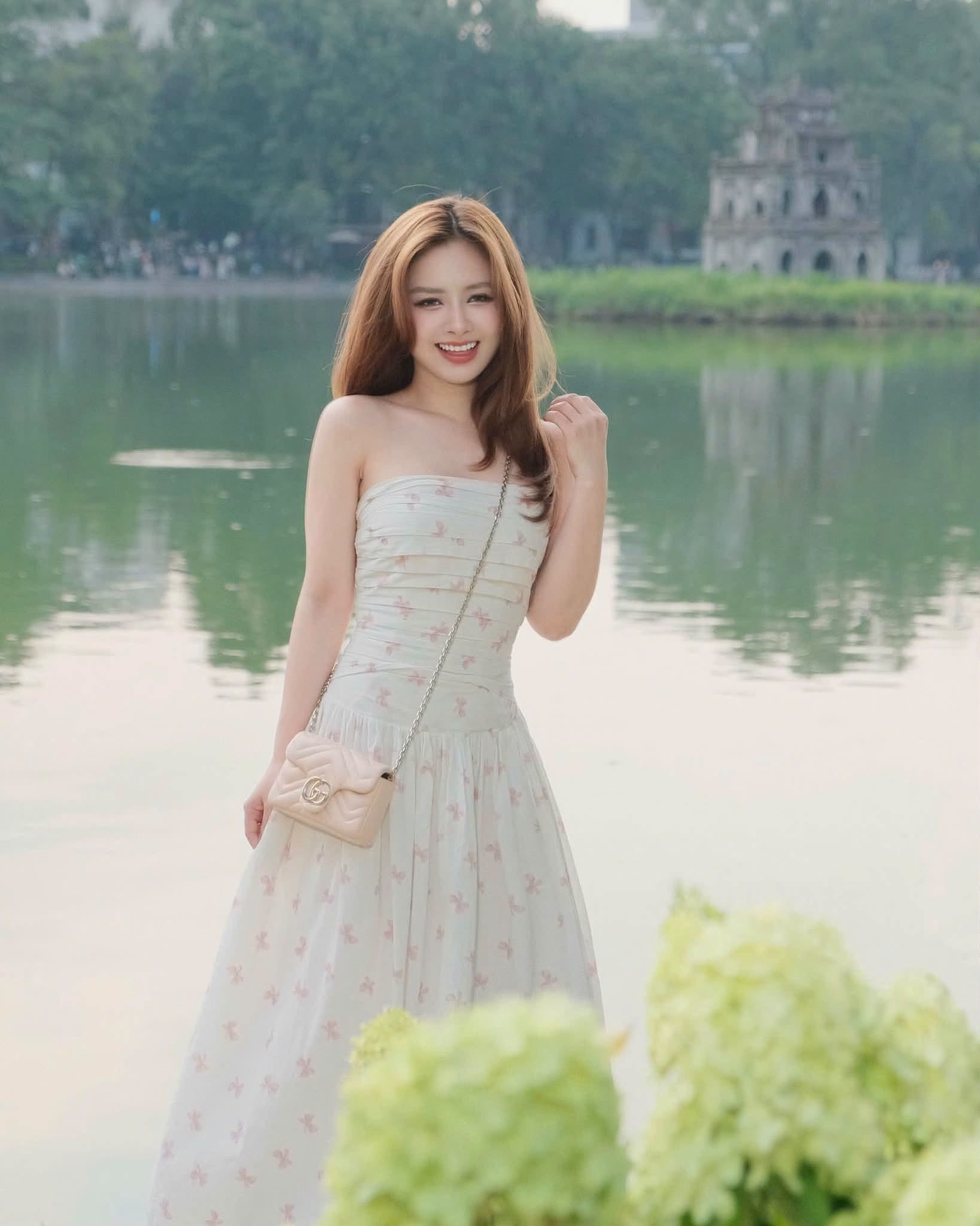 Tin sao 21/9: Huy Kh&aacute;nh tậu xe hơi biển số đẹp, NSND Thu H&agrave; 'một ng&agrave;y l&agrave;m c&ocirc;ng ch&uacute;a' - Ảnh 12.