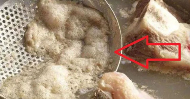 C&oacute; n&ecirc;n vớt bọt khi luộc thịt v&agrave; hầm xương để m&oacute;n ăn ngon hơn? - Ảnh 4.