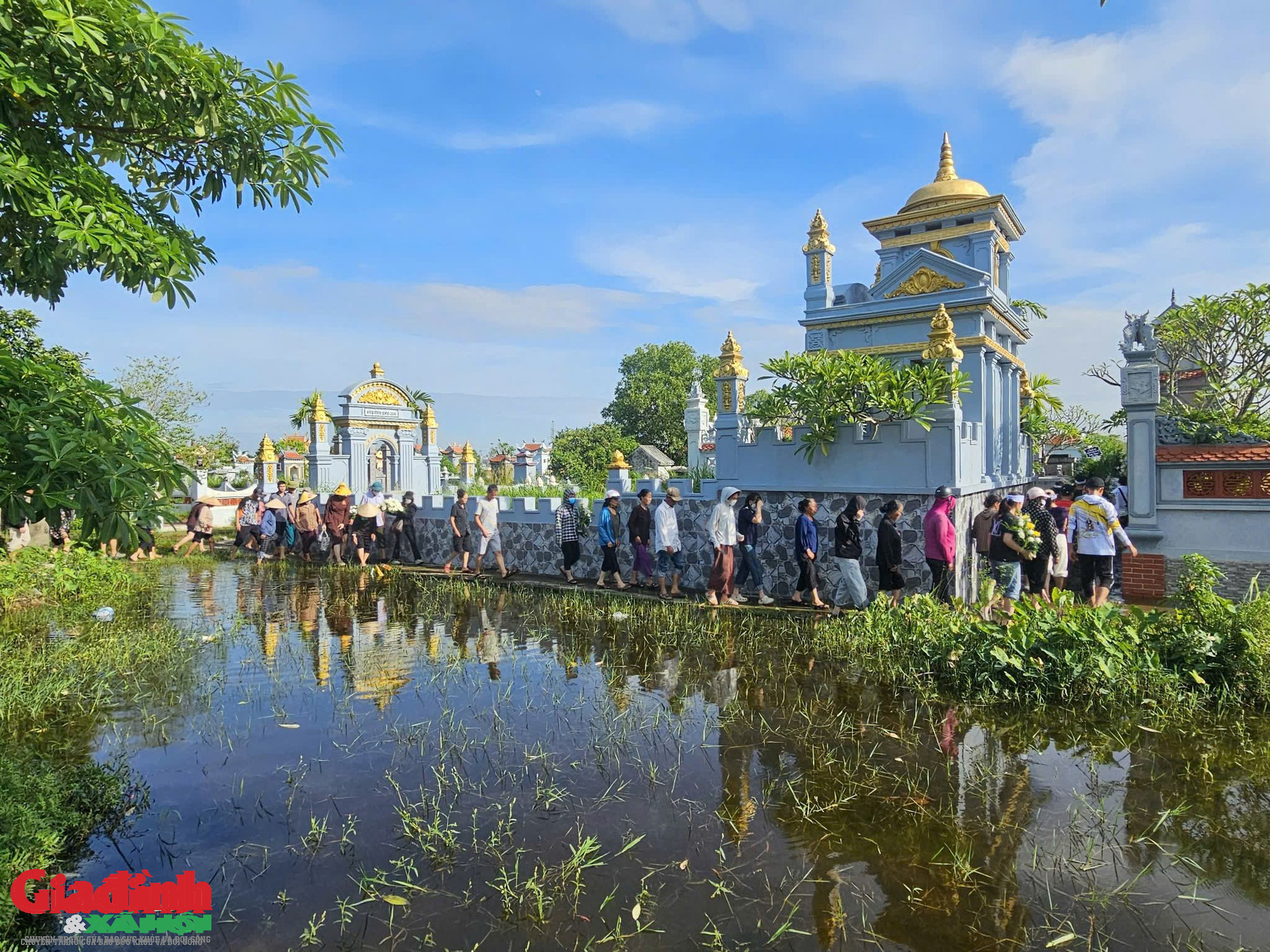 Vụ nam sinh tử vong do ng&atilde; xuống cống ở H&agrave; Nội: Tr&aacute;ch nhiệm của đơn vị quản l&yacute; - Ảnh 2.