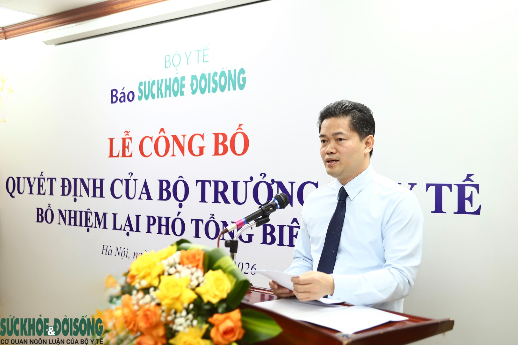 Thứ trưởng Thường trực Bộ Y tế trao quyết định bổ nhiệm lại 2 Ph&oacute; Tổng Bi&ecirc;n tập B&aacute;o Sức khỏe v&agrave; Đời sống- Ảnh 2.