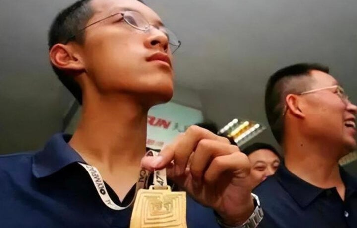 Thần đồng To&aacute;n học 18 tuổi Liễu Tr&iacute; Vũ v&agrave; h&agrave;nh tr&igrave;nh đi tu bất ngờ - Ảnh 2.