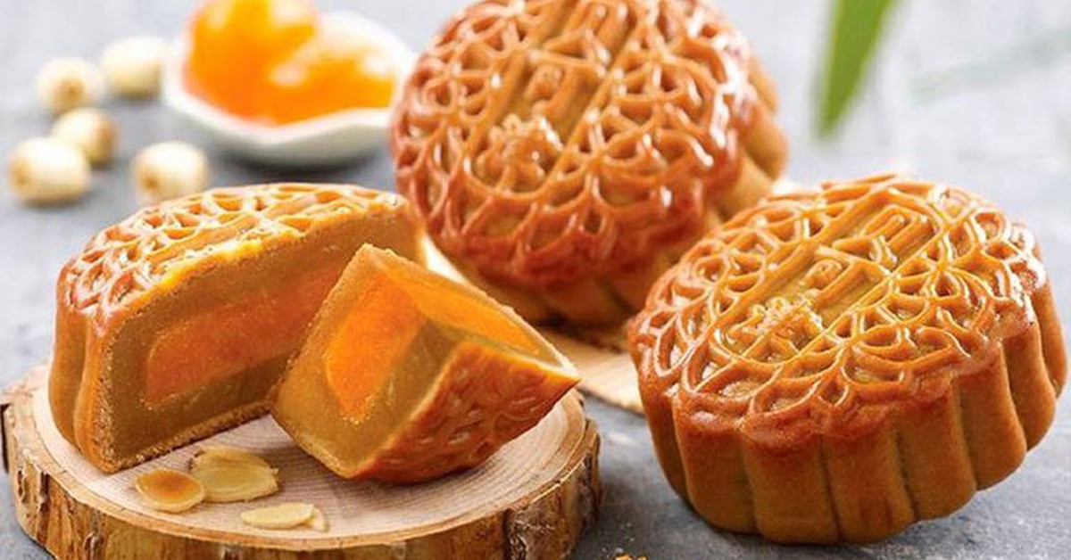Thị trường b&aacute;nh trung thu ng&agrave;y rằm th&aacute;ng t&aacute;m: Từ cảnh xếp h&agrave;ng 'rồng rắn' đến l&agrave;n s&oacute;ng b&aacute;n th&aacute;o, xả kho gi&aacute; rẻ - Ảnh 3.