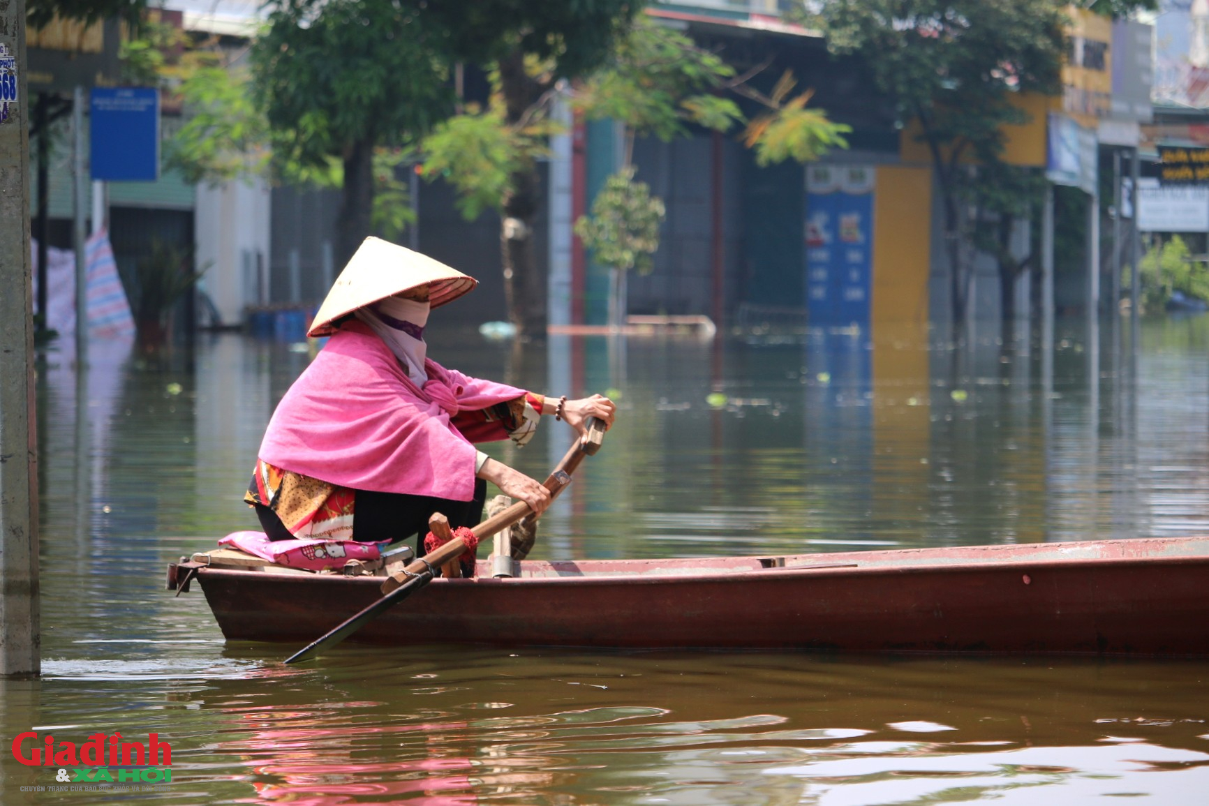 Hà Nội: Nhiều khu dân cư ven sông Bùi ngập sâu nửa mét , Giao thông đình trệ - Ảnh 7.