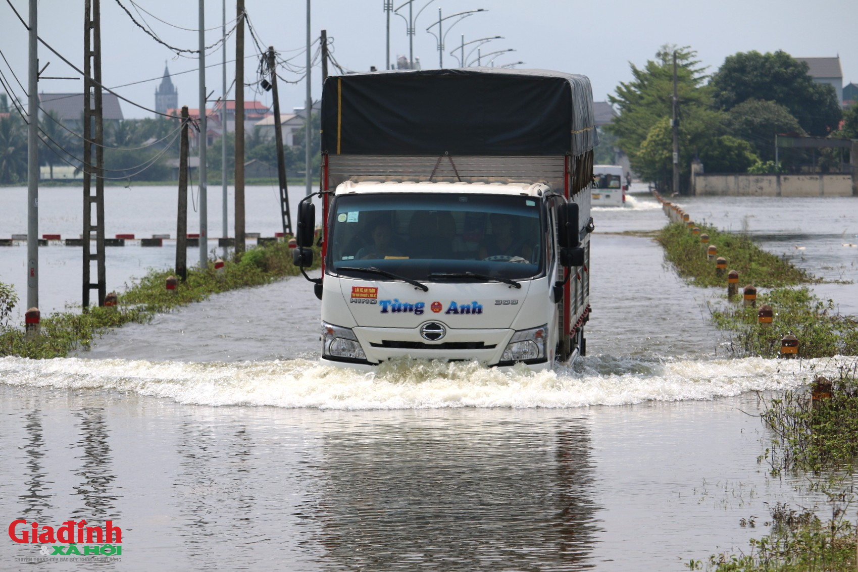 Hà Nội: Nhiều khu dân cư ven sông Bùi ngập sâu nửa mét , Giao thông đình trệ - Ảnh 18.