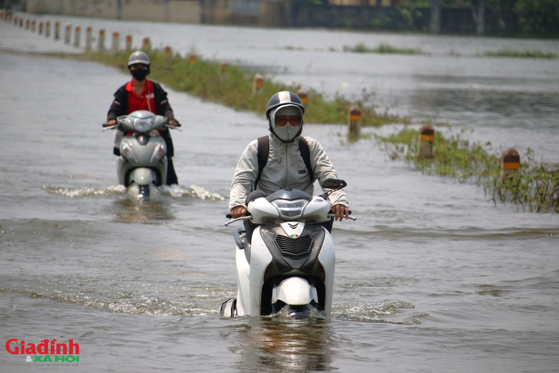 Hà Nội: Nhiều khu dân cư ven sông Bùi ngập sâu nửa mét , Giao thông đình trệ - Ảnh 19.