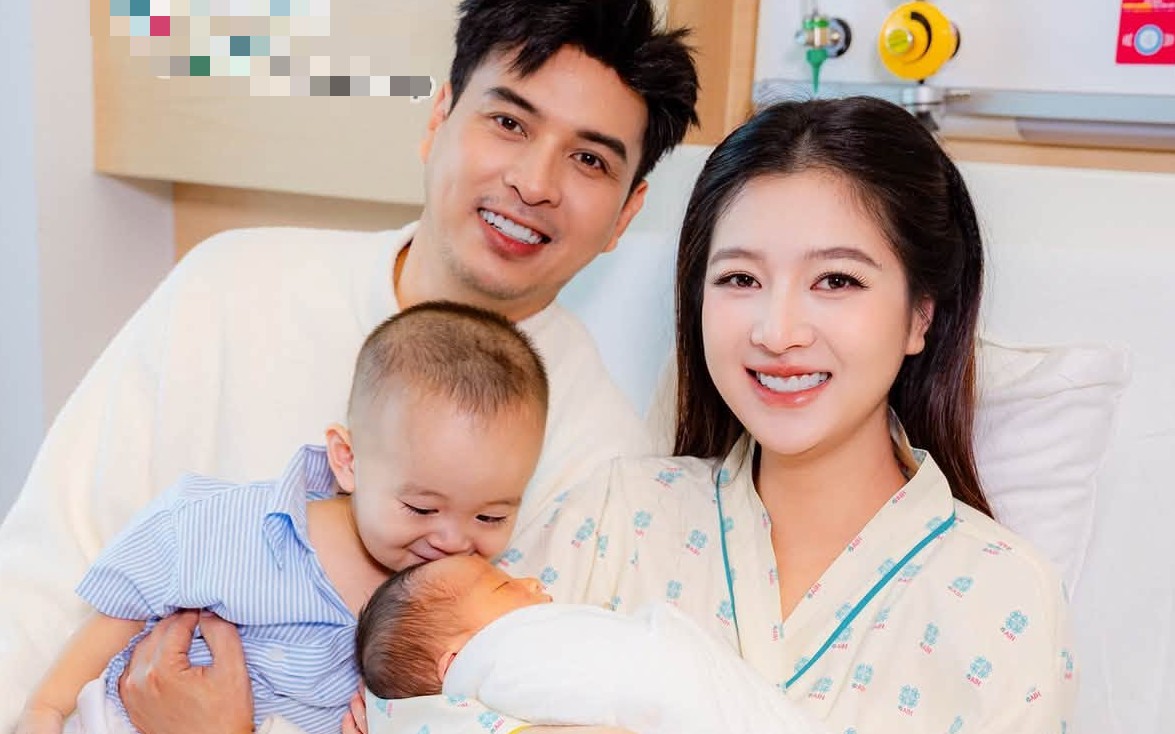 Mẹ vợ và 2 con trai Hồ Quang Hiếu gây chú ý - Ảnh 1.